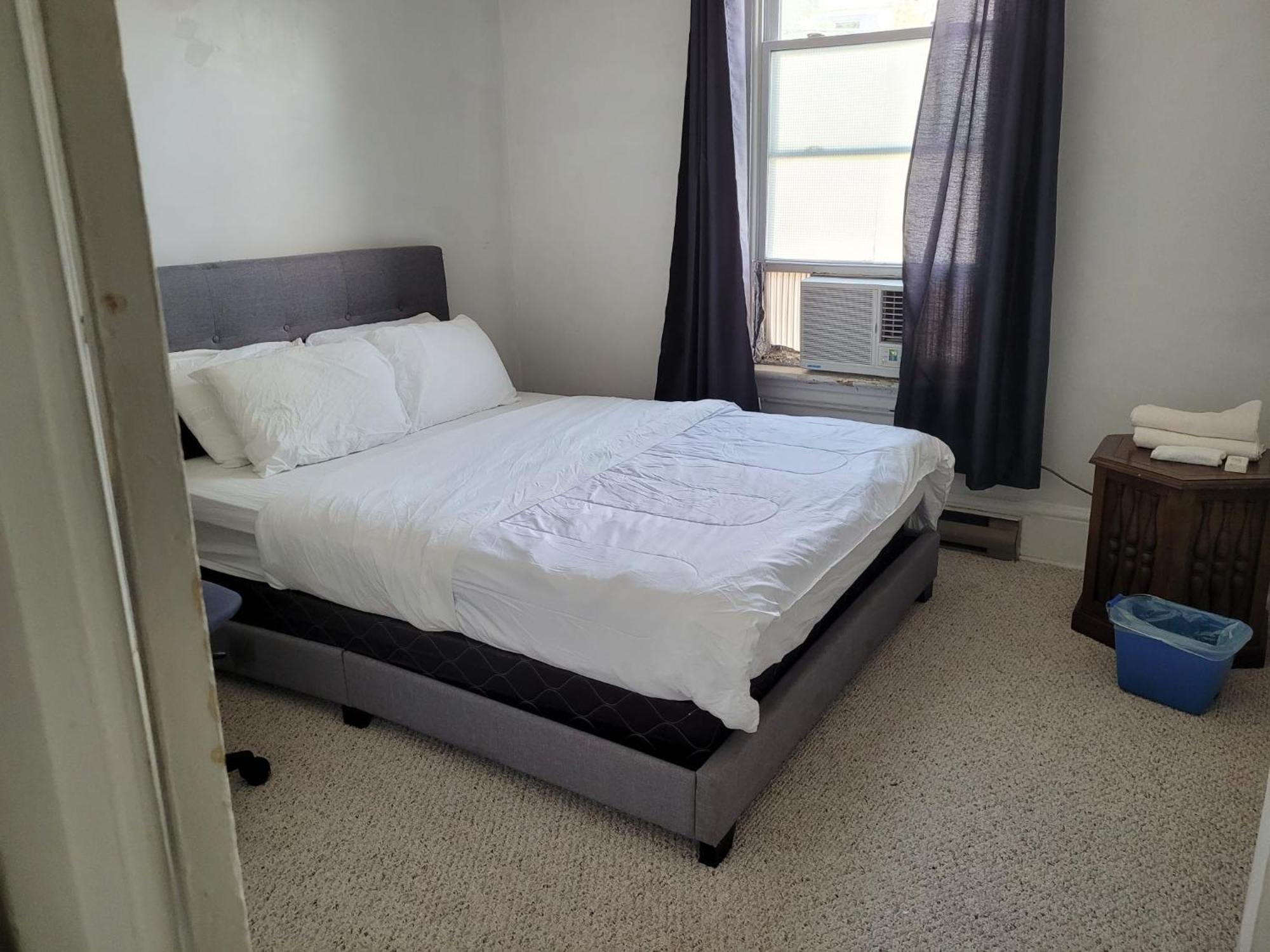 Cozy Downtown Two Bedrooms Free Parking Kingston Exterior foto